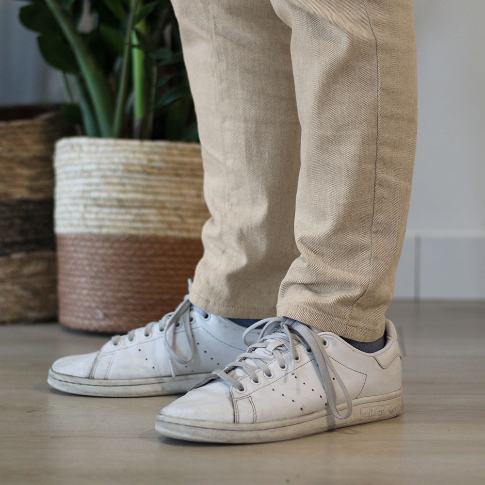 Tan Canvas Low Top Sneakers with Khaki Chinos Outfits (65 ideas & outfits)  | Lookastic